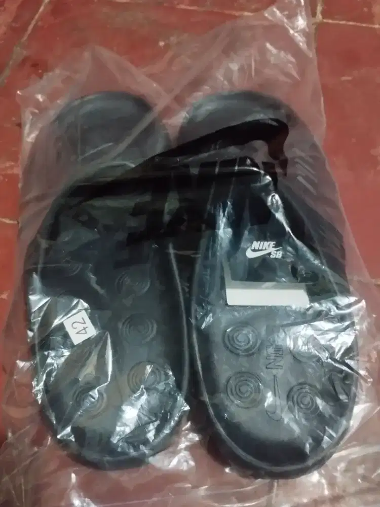 Sendal karet nike size 42