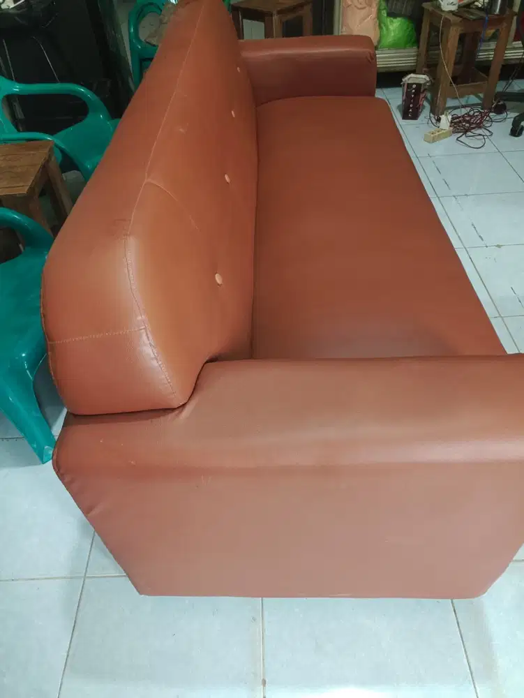 Di jual Sofa kulit model modern minimalis