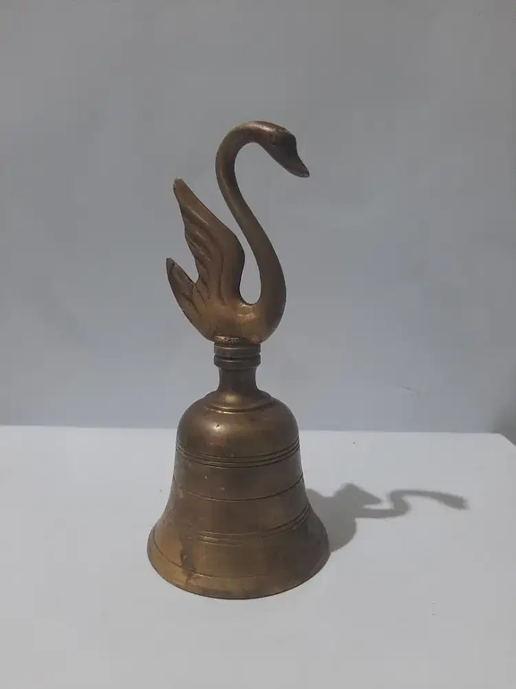 Lonceng  tangan  swan jadul kuningan
