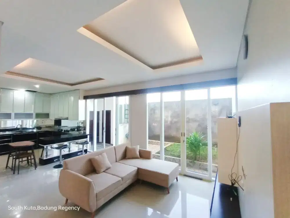 Rumah Modern Minimalis View Laut, Sunset dan GWK di Nusa Dua, Security 24 jam.