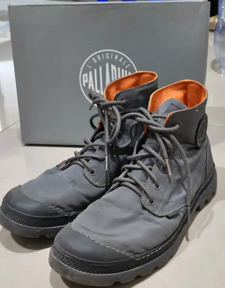 Sepatu Palladium