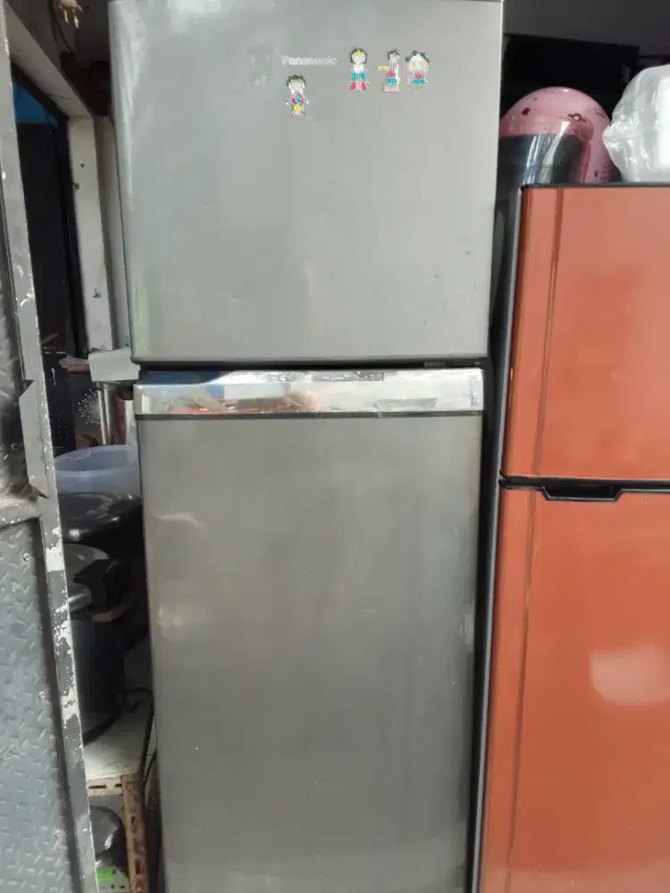 Di jual kulkas jumbo merek pansonic tinggi 170 lebar 60 normal