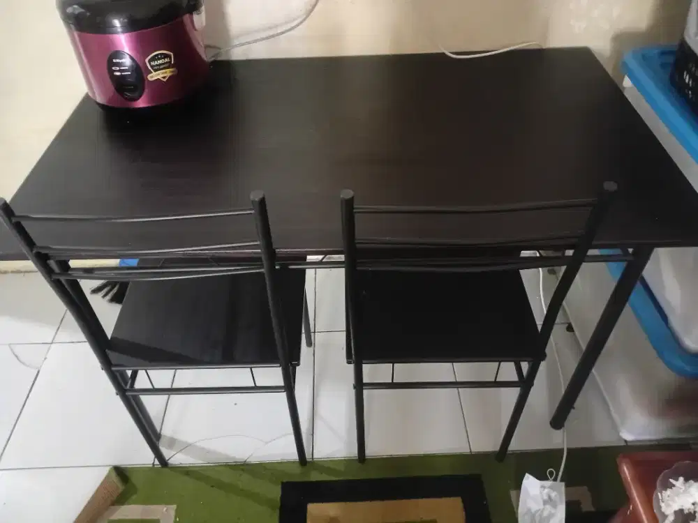 Meja makan 4kursi