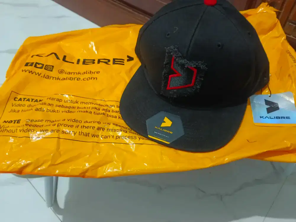 Topi snapback kalibre 100% ORI kondisi BARU, hrga promo