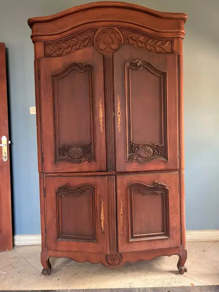 Lemari Pakaian Kayu Jati Klasik 4 Pintu