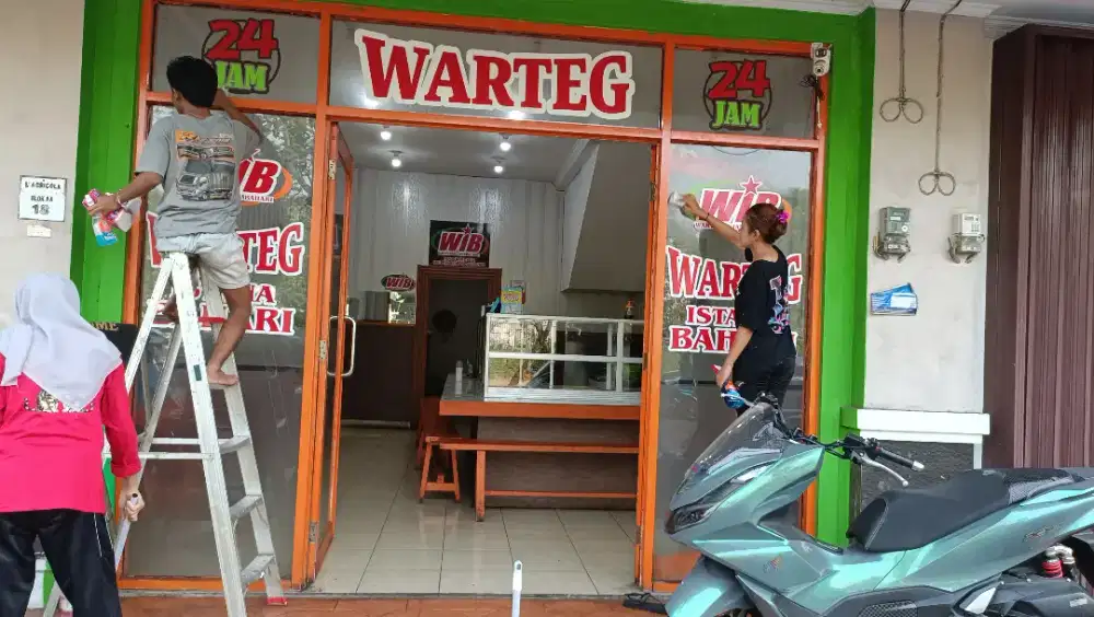Pelayan warteg (cewek)