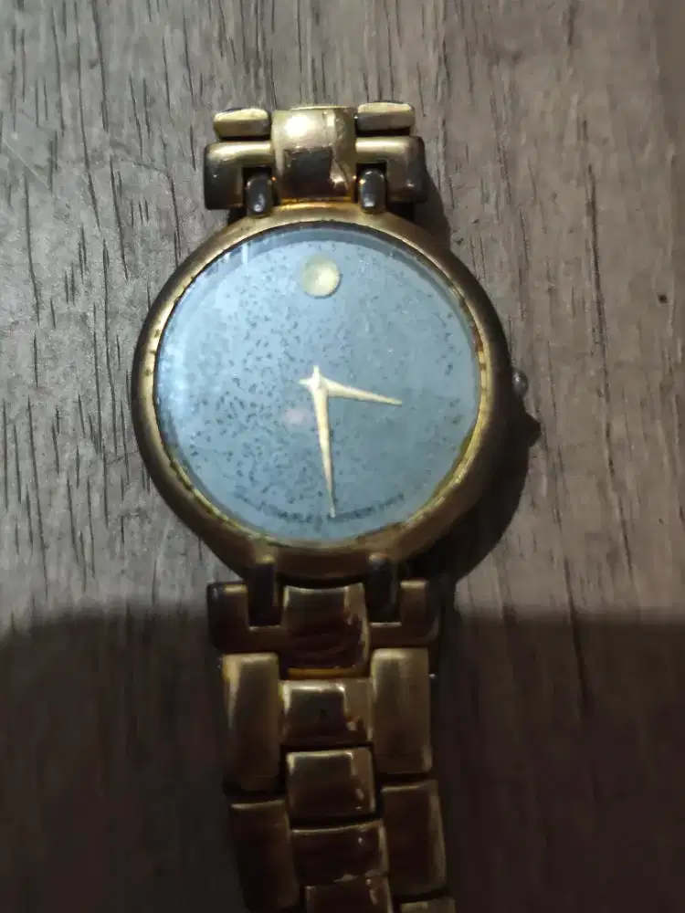 Jam tangan Laurent dior