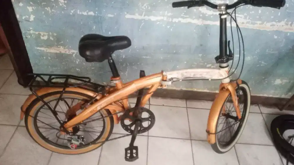 Sepeda lipat merk odesy 20in Kondisi 6speed  istimewa