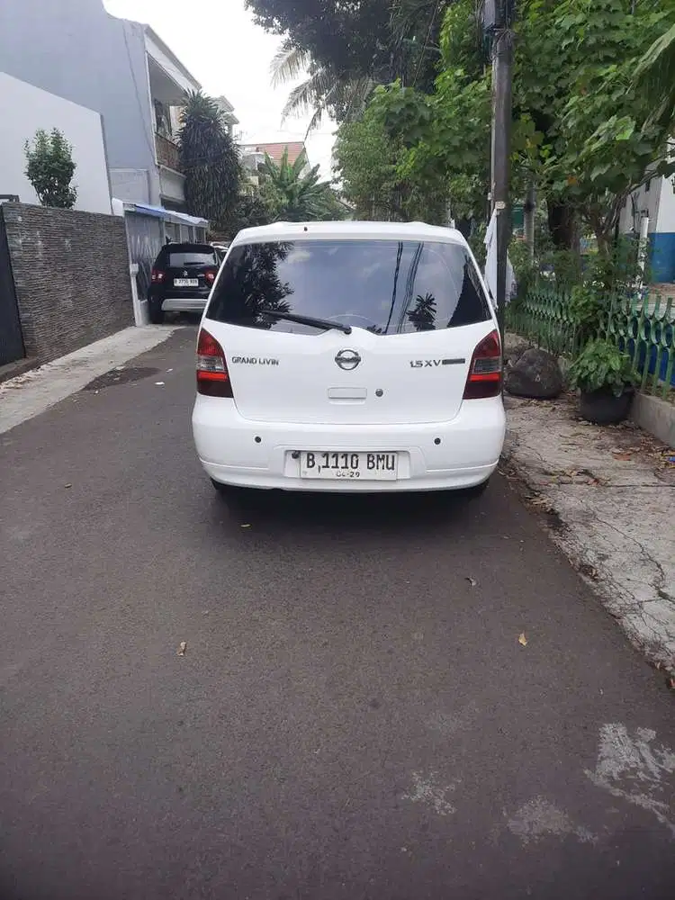 Nissan Grand Livina 2011 Matic Tipe XV (Low Kilometer)