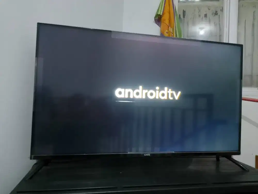 CHIQ FHD android TV 40 inch like new
