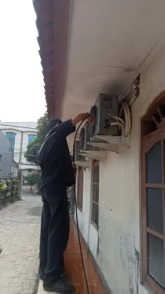 SERVICE AC,MESIN CUCI,KULKAS, BONGKAR PASANG AC,ISI FREON AC