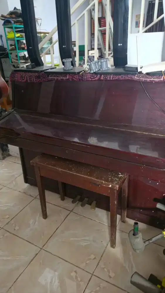 Piano Upright Bekas