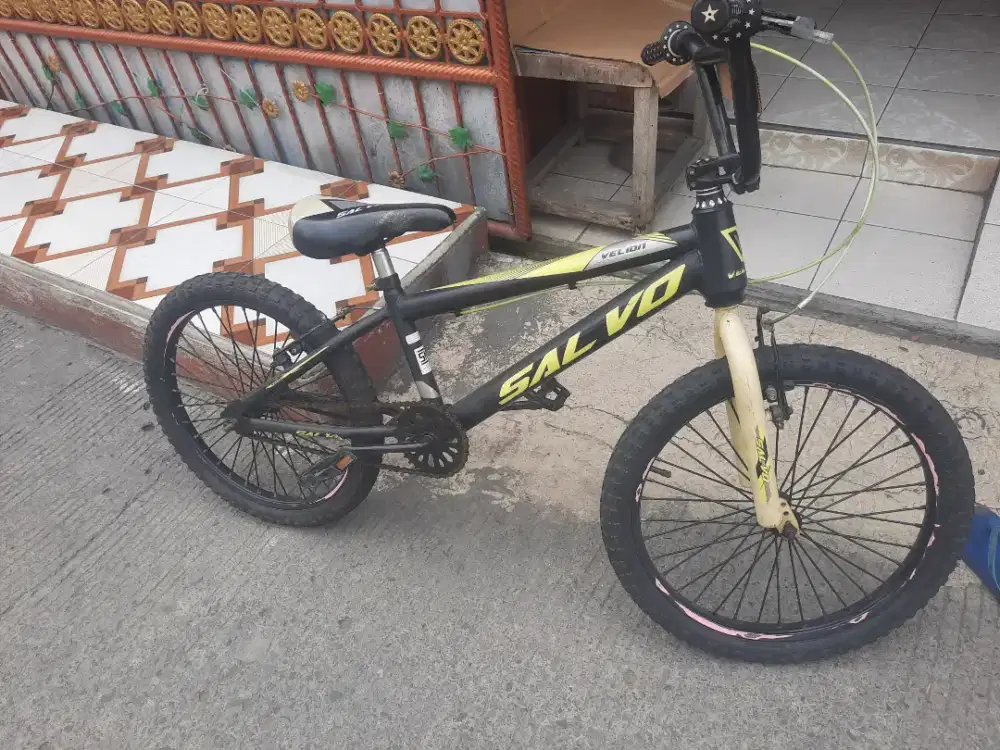 Sepeda BMX ukuran 20