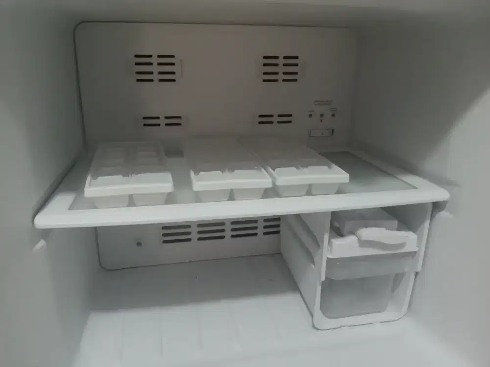 Kulkas Polytron
