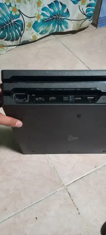 Di jual ps4 pro ori 1tb