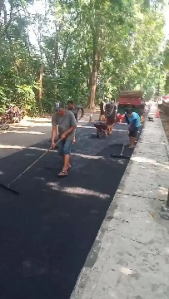 Aspal hotmix halaman sekolahan