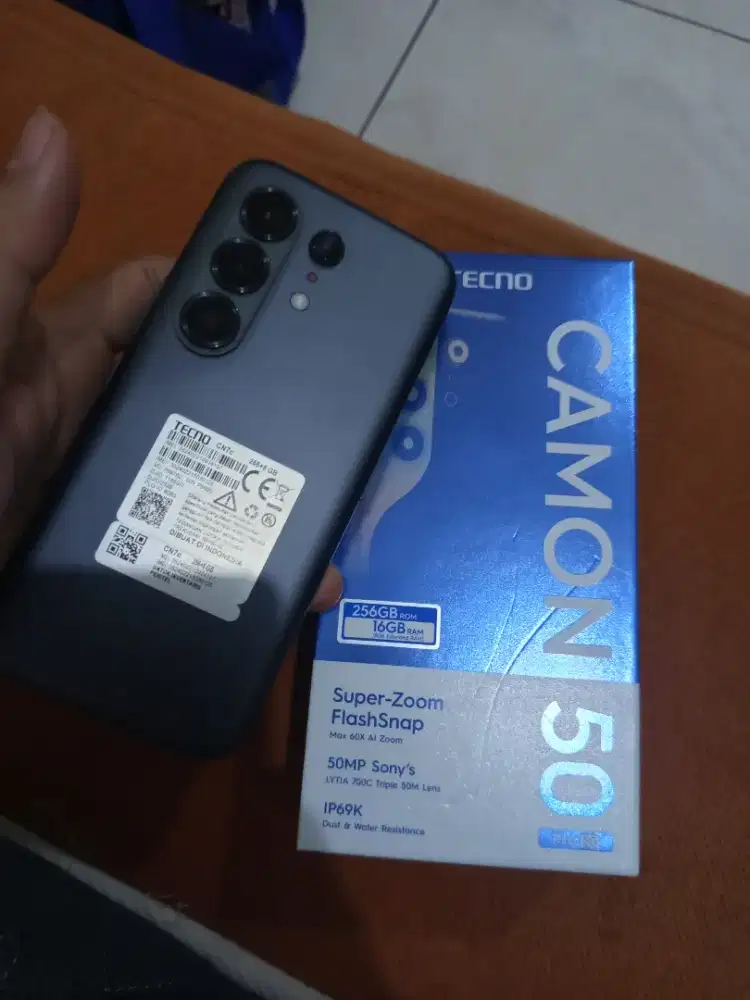 Tecno common 50 Pro 5G 8/256 like new