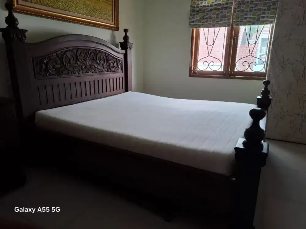 Tempat Tidur Kayu Jati