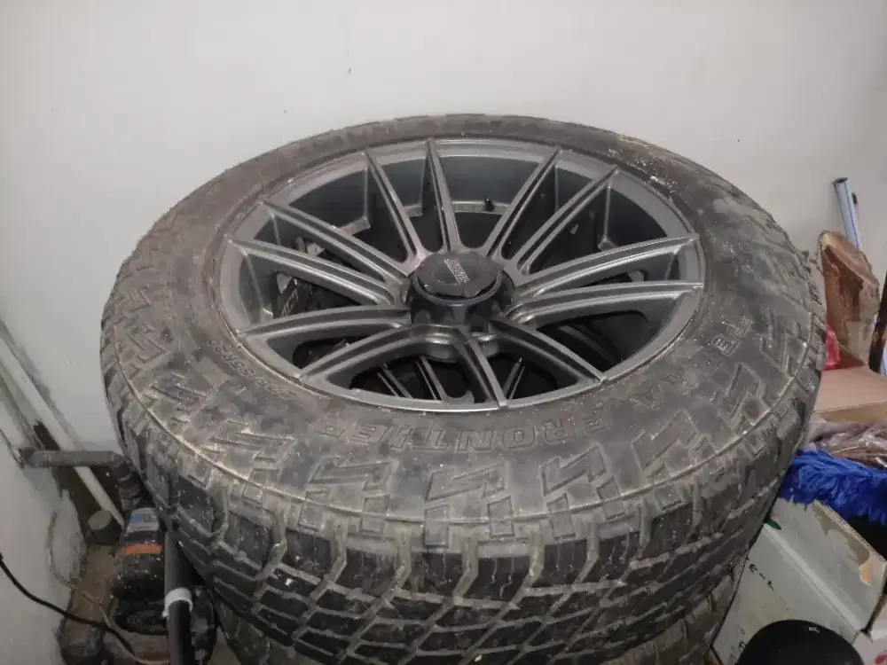 Velg SSW ada 4 Pcs dan ban bekas 4 Pcs