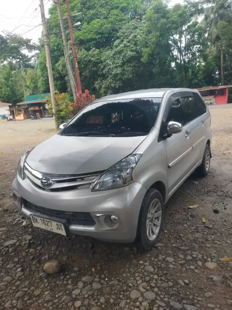 Xenia 1000cc 2012