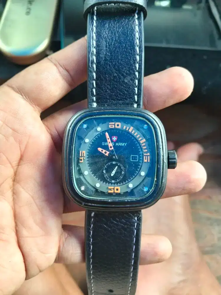 Jam tangan merk Swiss Army SA4096M