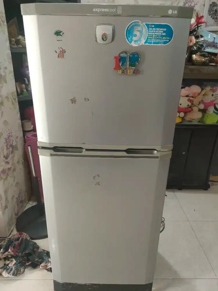Kulkas 2 pintu merk LG siap pakai