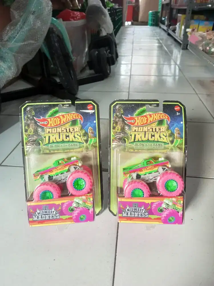 Mainan anak HW Monster Truck glow in the dark