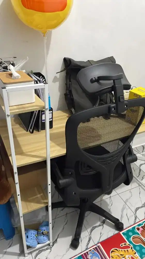 Meja dan Kursi Kerja