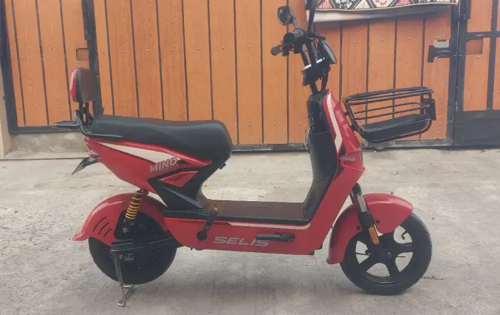 Sepeda listrik selis Mino baterai awet siap pakai