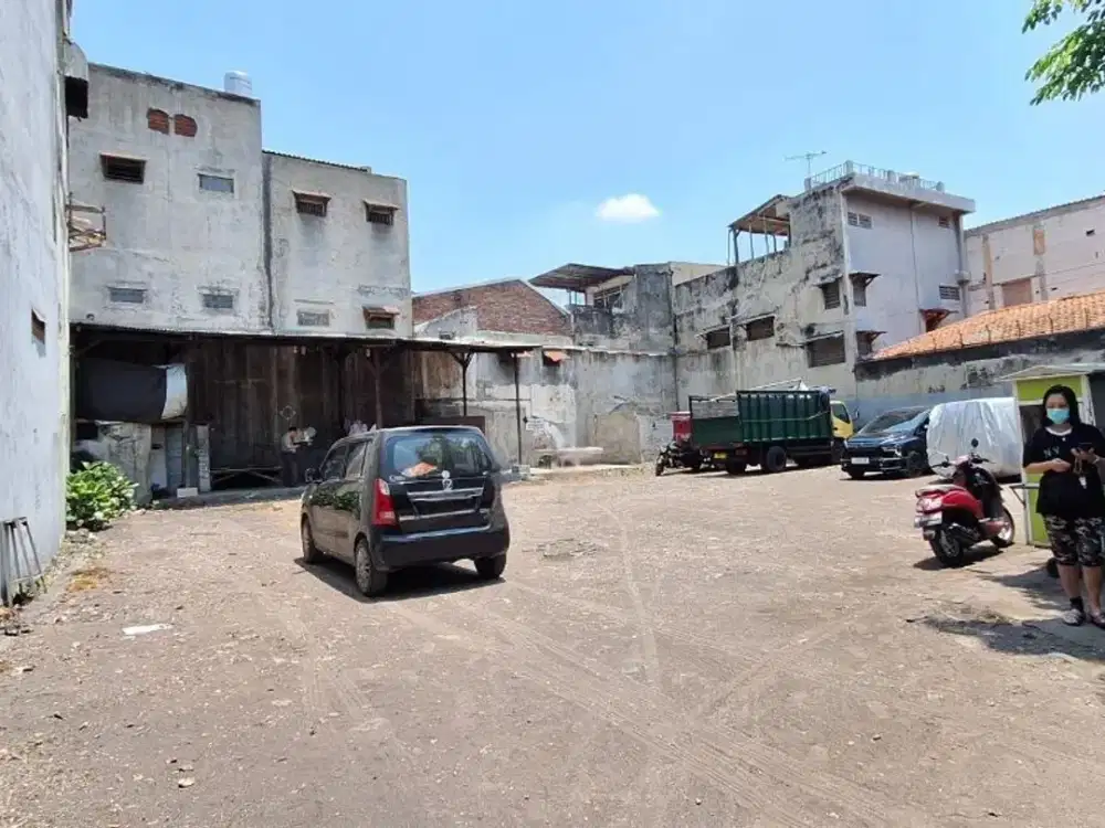 Dijual Lahan Parkir Mobil dan Truk, Cocok untuk Ekspedisi, Kertopaten, Surabaya Utara