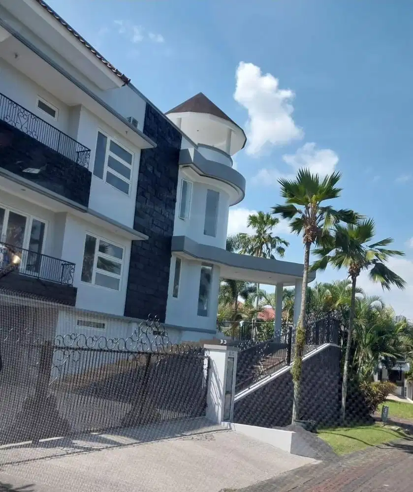 Dijual Cepat BU - Rumah Hoek Modern Puncak Tidar