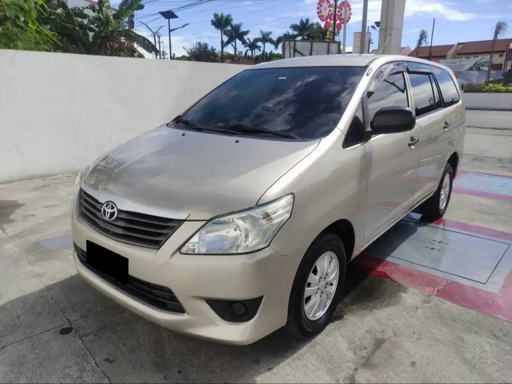 Toyota Innova E Diesel 2012