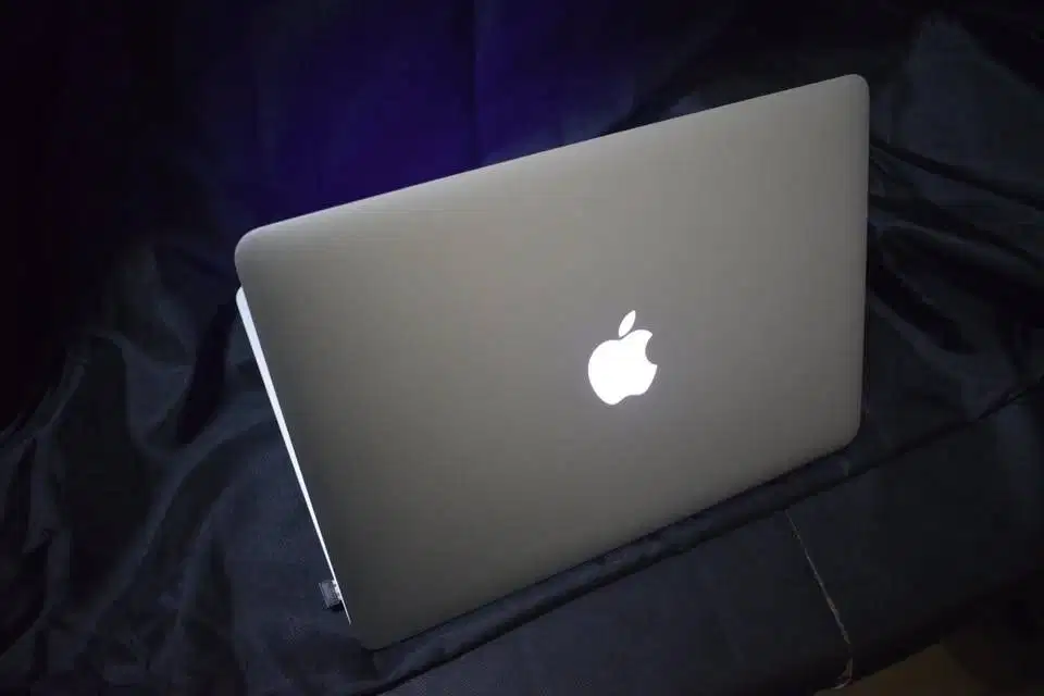 Macbook Air 2017 (99% like new) - Seperti Baru | 13,3 inch | 8/128GB