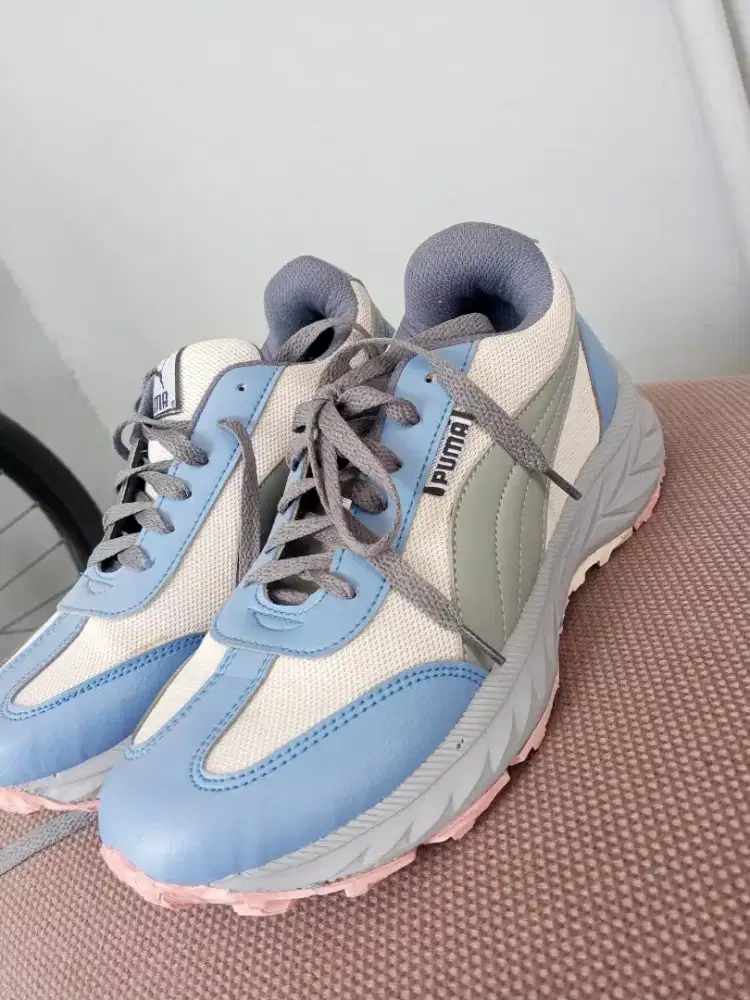 Sepatu merek puma size 40