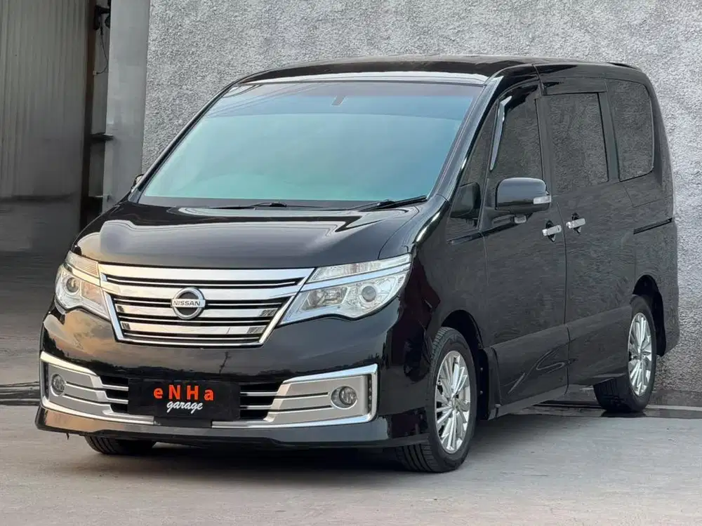 Plat H.. Serena Hws Panoramic 2.0 A/T 2015.. eNHa garage Semarang..
