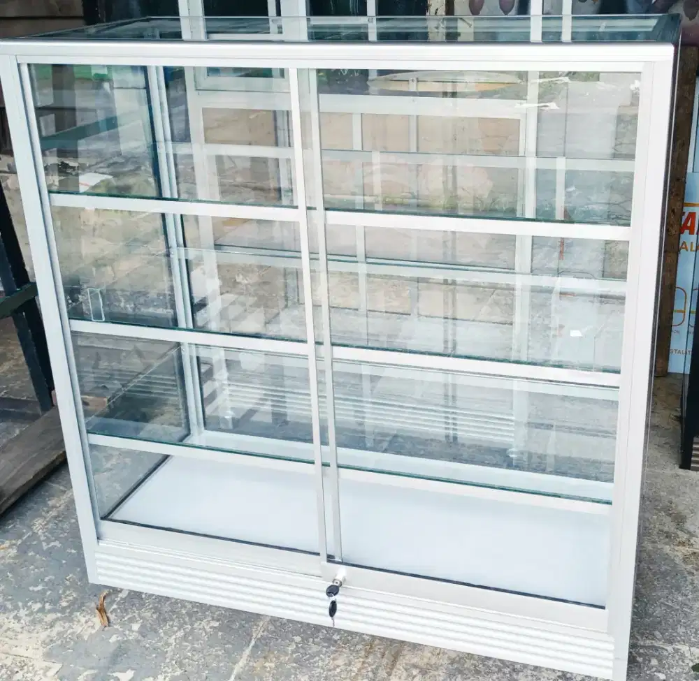 2 Unit Etalase Dan 2 Unit Rak Besi Display Jual Borongan
