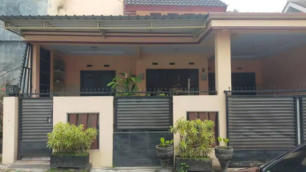 Rumah Pinggir Jalan Raya Tumapel