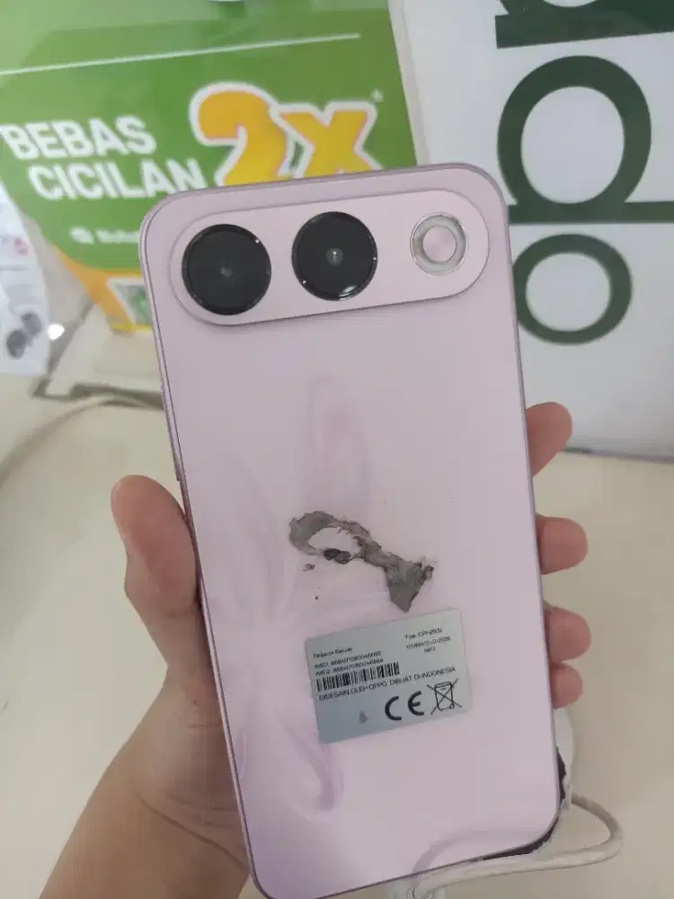 Oppo A7 Pro 5G.
