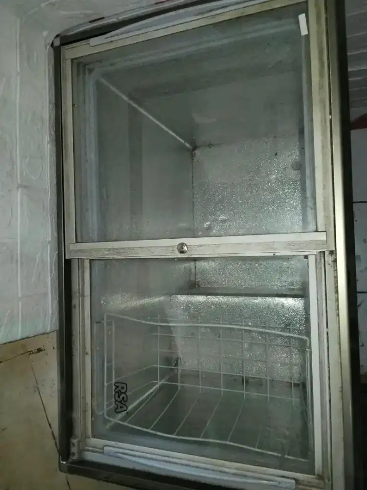 Di jual freezer merk Gea