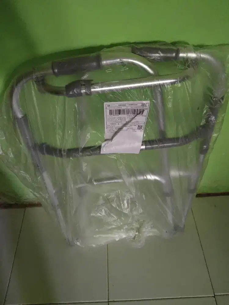 Walker baru dan tersegel
