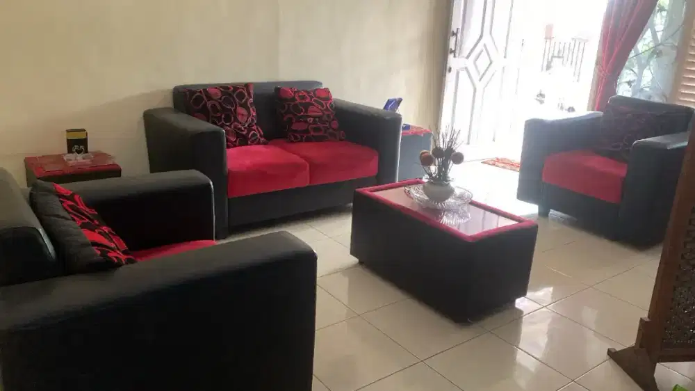 Cuma 1.100.000 dan sudah dapat. 2 meja pojok+ 1 meja tamu + sofa 211