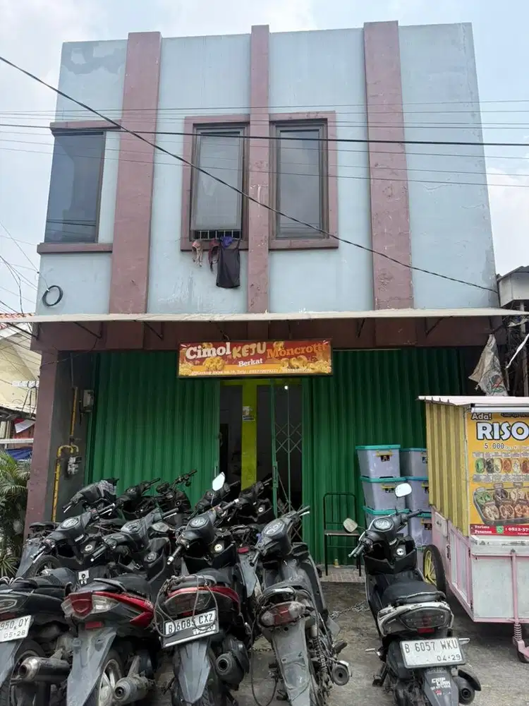 Di butuhkan karyawan untuk produksi dan jaga outlet