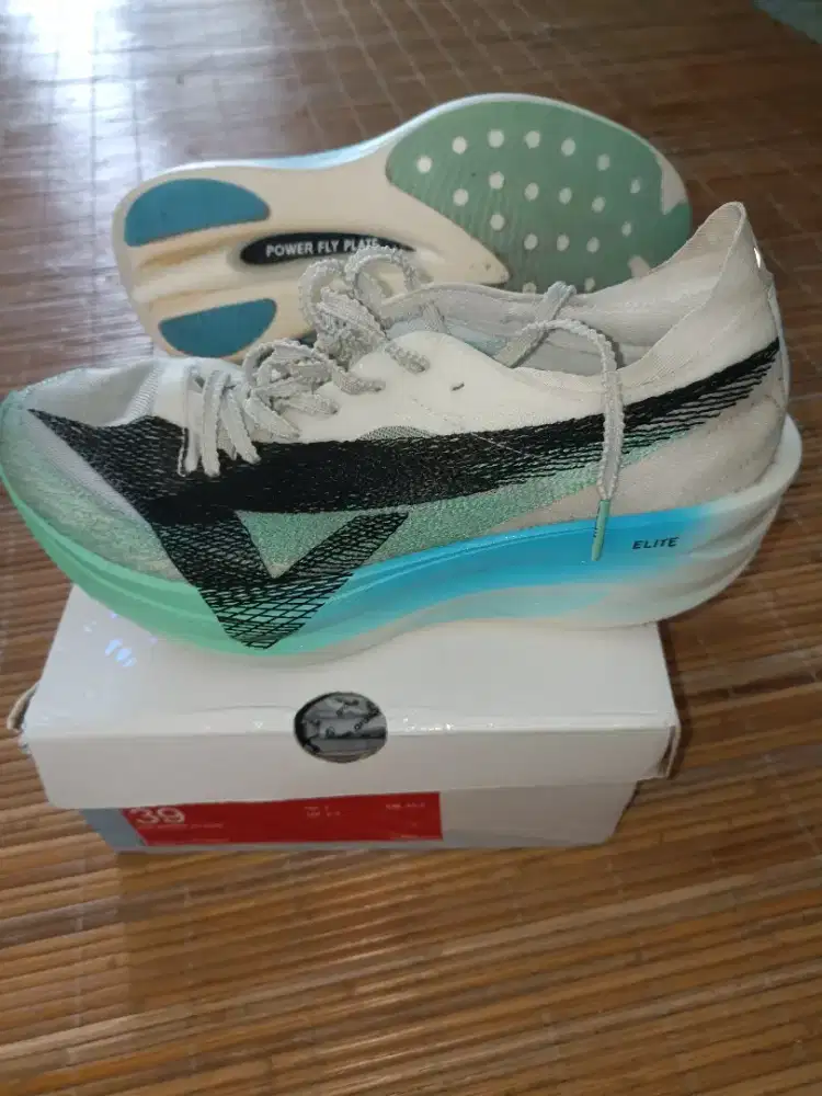 Sepatu running plat carbon Ardiles runergize