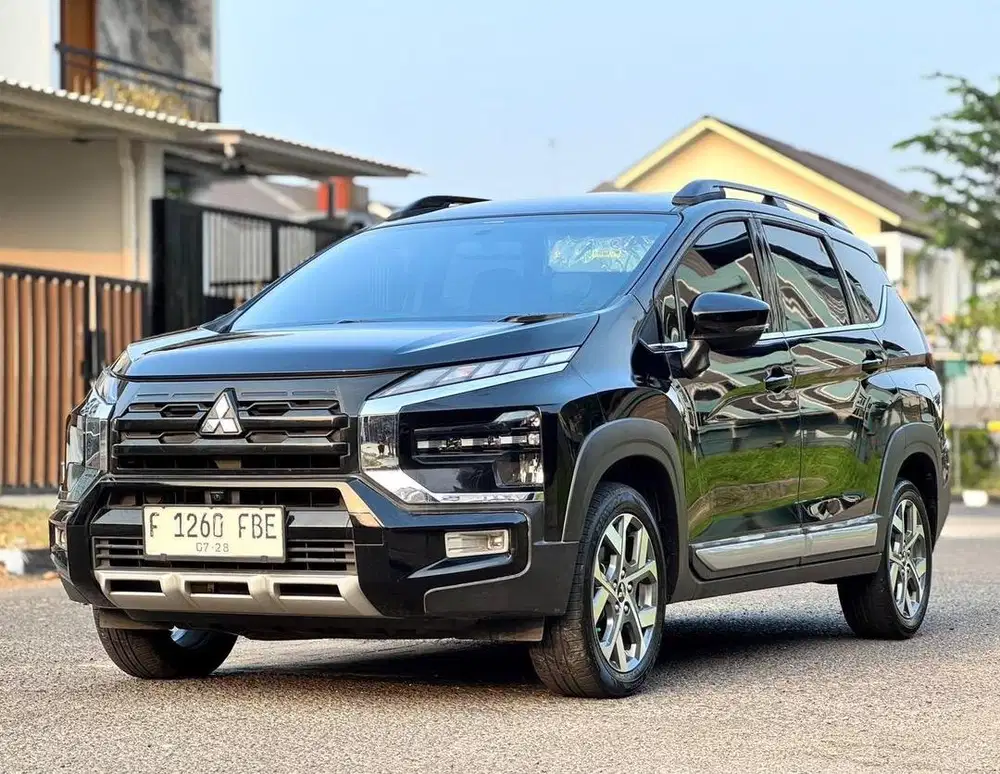 Mitsubishi Xpander Cross Premium AT 2023 Hitam Metalik