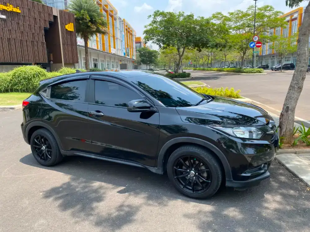 Di Jual Honda HRV 2017 Type E Matic Mulus Terawat