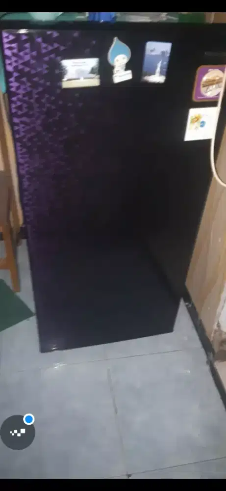 Kulkas di jual baru pemakaian 6 bulan