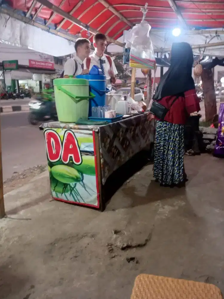 Dagang kelapa muda