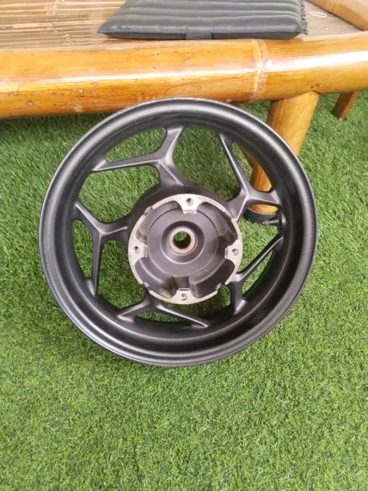 velk pcx 160 cbs belakang
