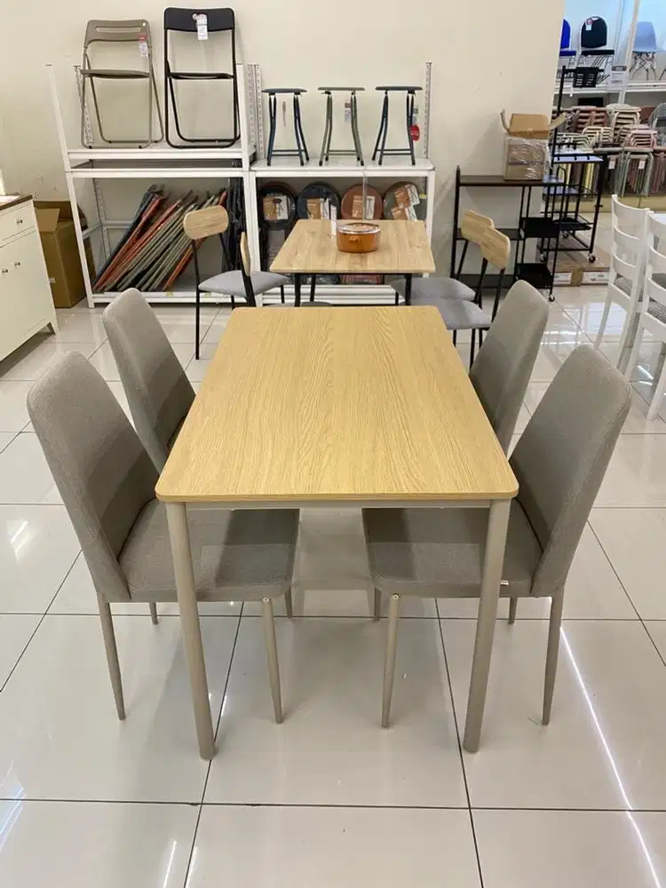 Meja Makan 4 dudukan