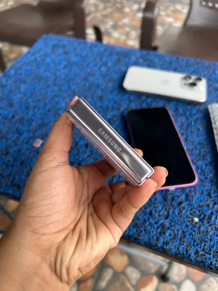 Samsung Z Flip 5 • 8/256